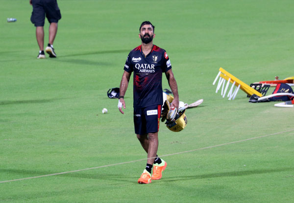 Dinesh Karthik looked focussed during training ahead of facing his former franchise KKR at Eden Gardens | IPL 2023