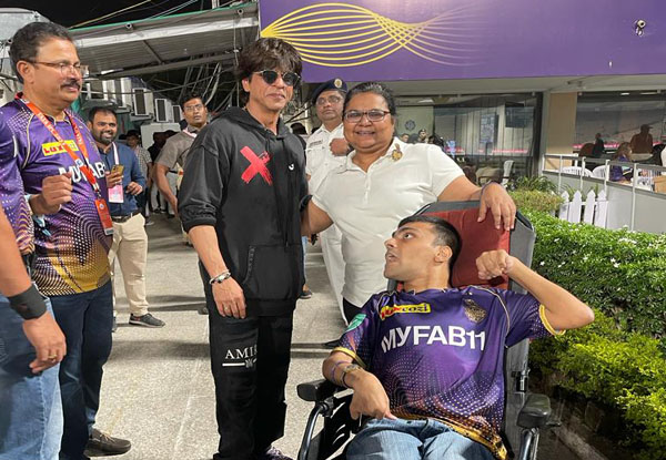 Shah Rukh Khan’s humble gesture towards KKR superfan Harshul Goenka wins heart | IPL 2023