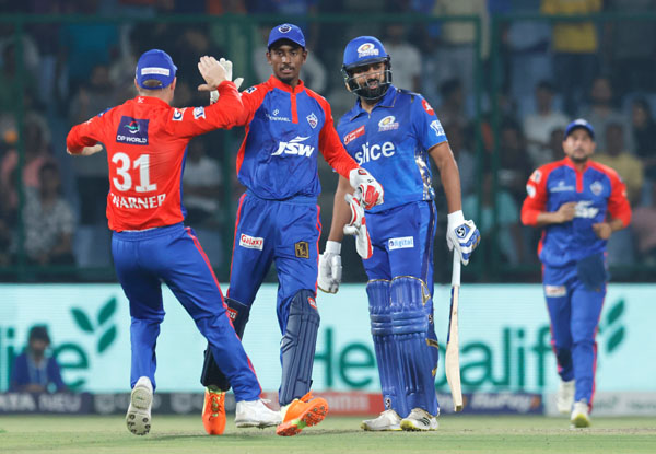 IPL 2023: Abishek Porel takes one handed stunner to dismiss Rohit Sharma