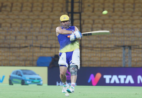 IPL 2023: MS Dhoni practice with a huge strapping on his left knee ahead of Qualifier 1 against Gujarat Titans