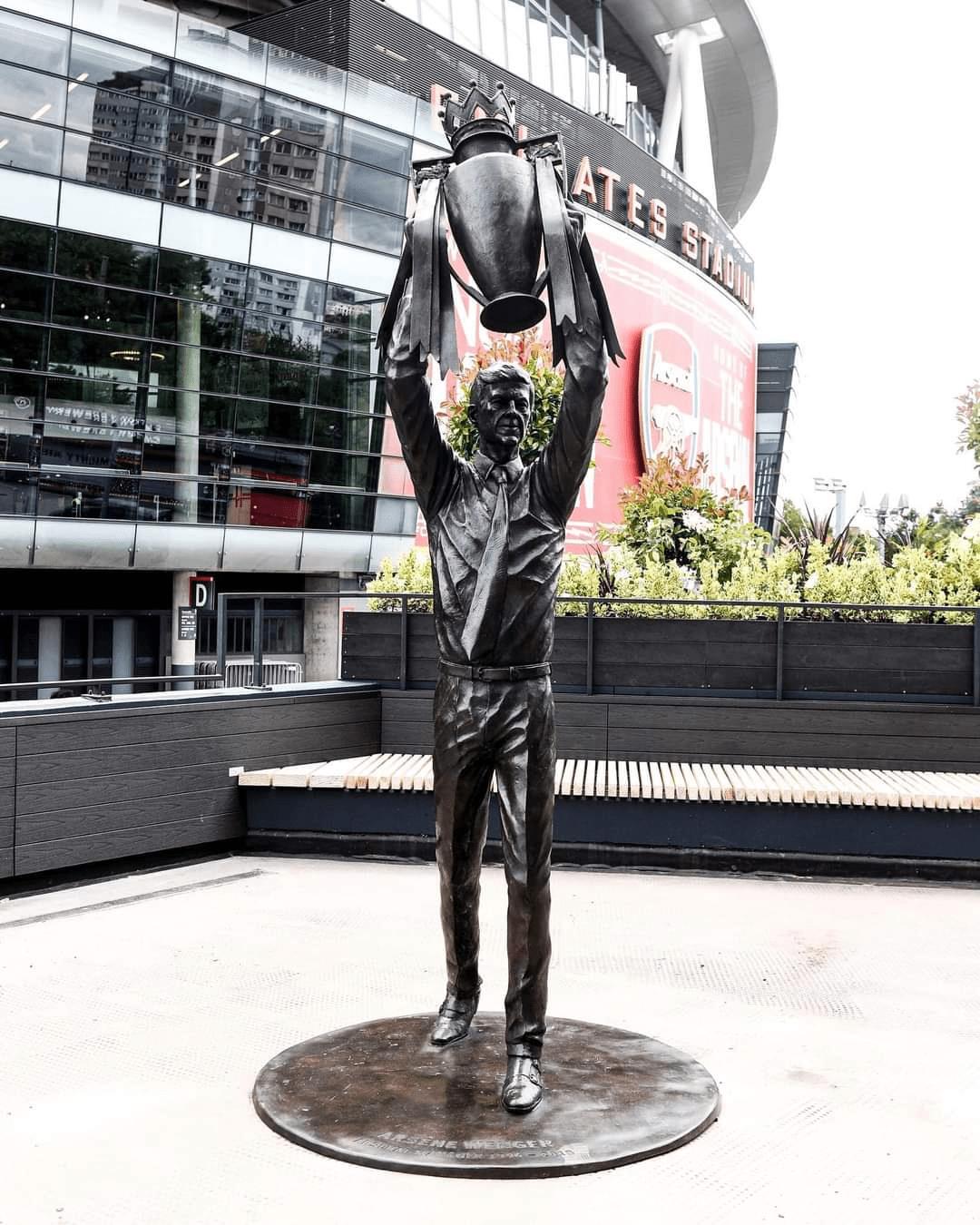 Arsenal unveil stunning statue as club pays tribute to legendary manager Arsene Wenger at Emirates stadium.