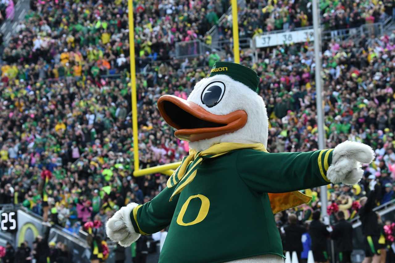 COLLEGE FOOTBALL: OCT 22 UCLA at Oregon