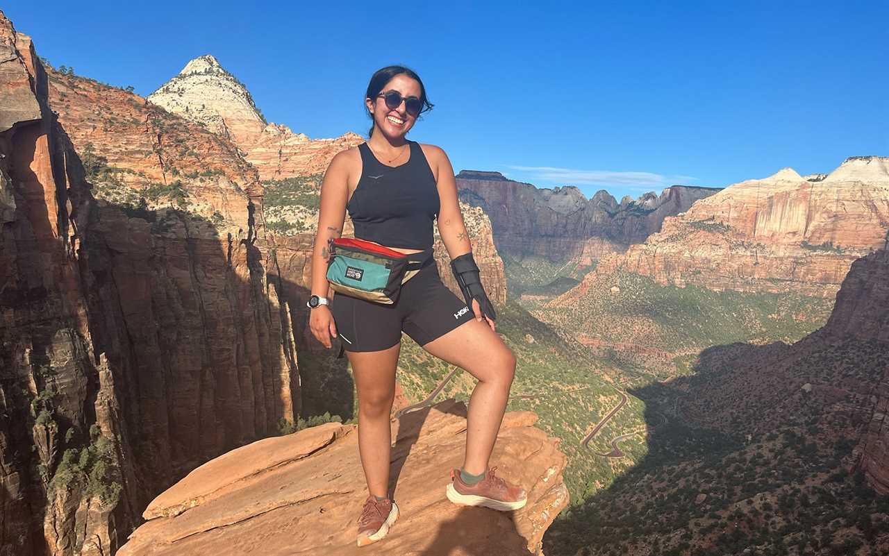 Size and wearing style are the biggest concerns when selecting one of the best hiking fanny packs.