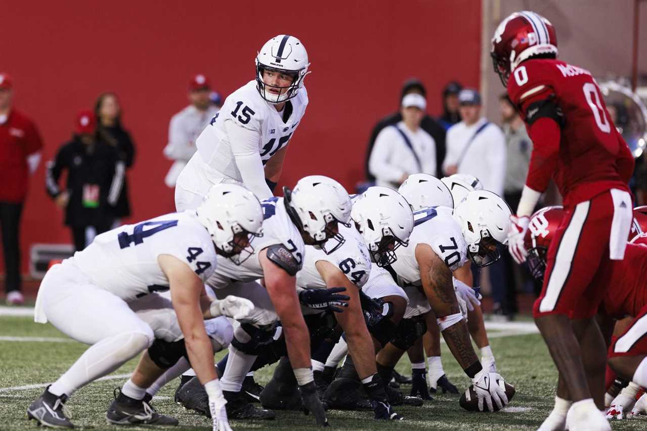 Penn State Nittany Lions quarterback Drew Allar (15) plays...