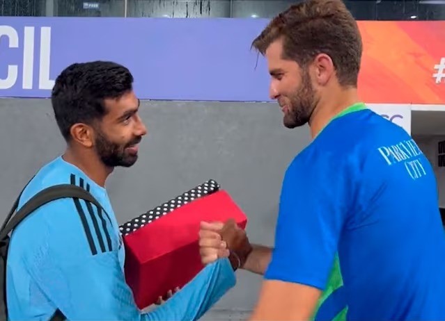 Shaheen Shah Afridi’s wonderful gesture towards Jasprit Bumrah is winning hearts | AsiaCup2023