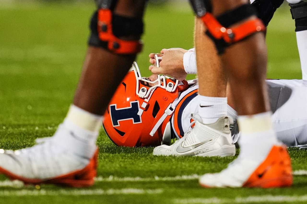 NCAA Football: Illinois at Kansas