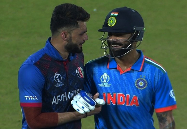 Virat Kohli & Naveen ul Haq shake hands during IND vs AFG game in Delhi | CWC2023