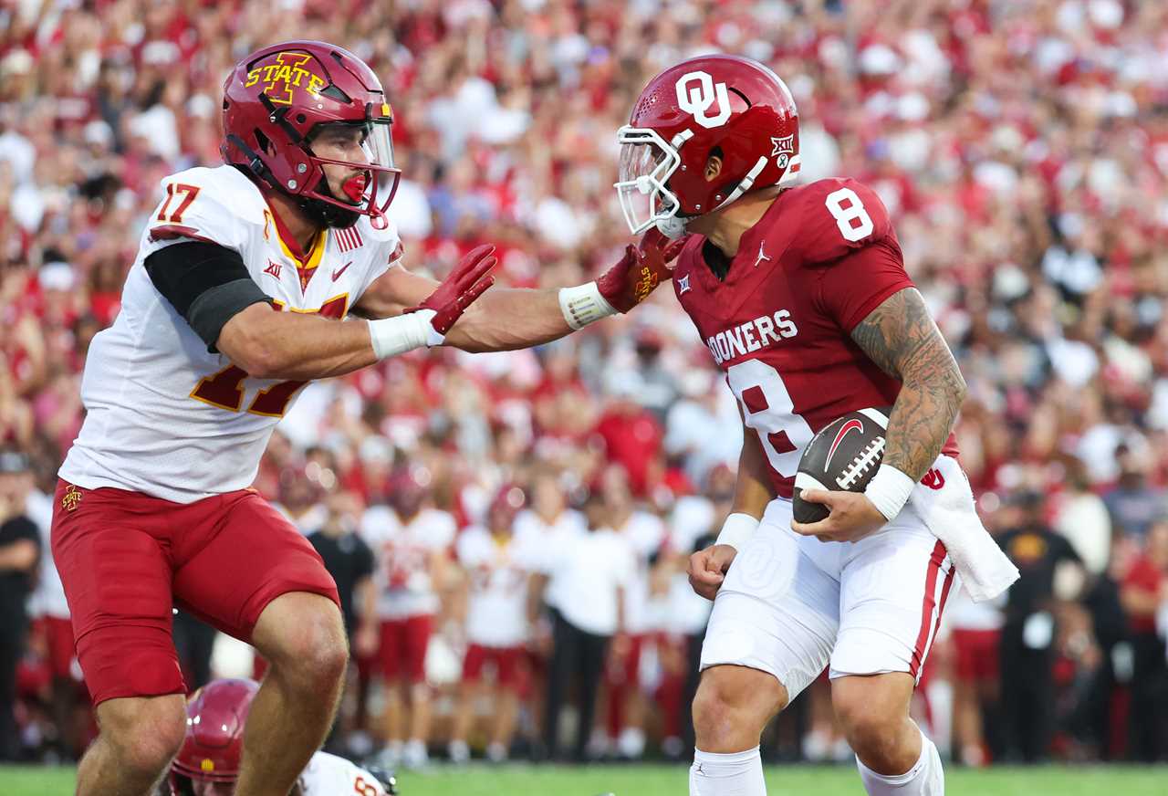 Dillon Gabriel named finalist for Manning Award