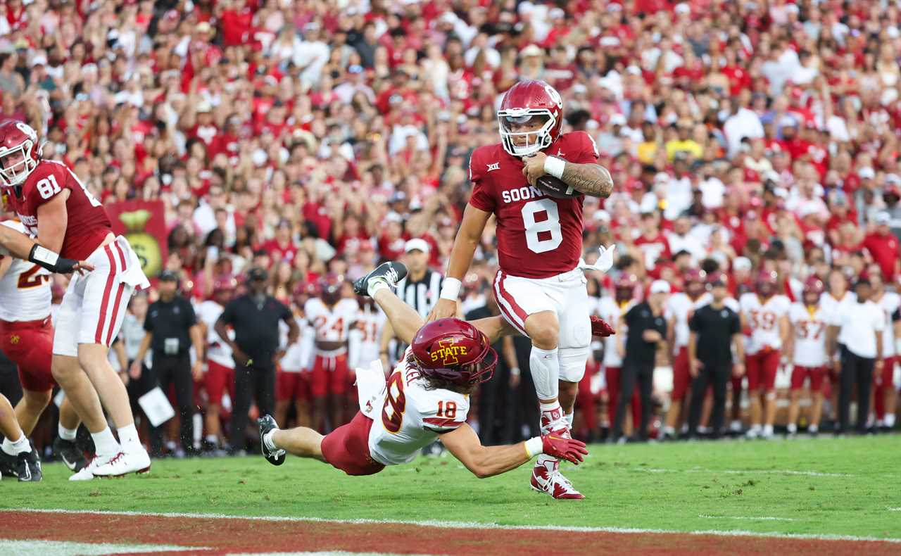 Dillon Gabriel named finalist for Manning Award