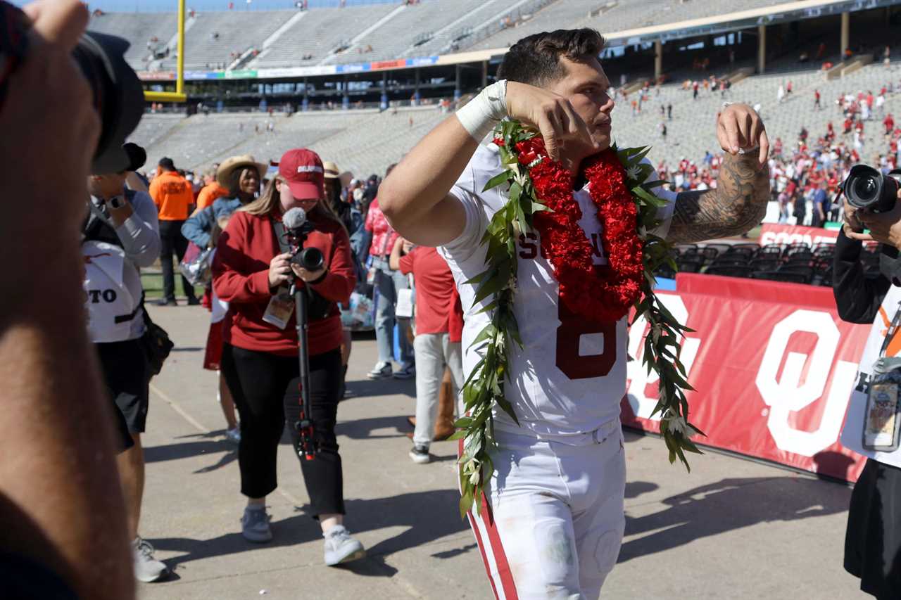 Dillon Gabriel named finalist for Manning Award