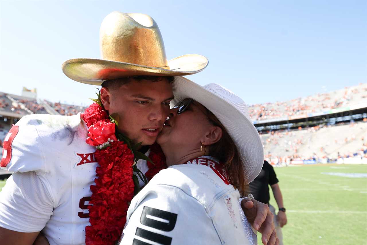 Dillon Gabriel named finalist for Manning Award