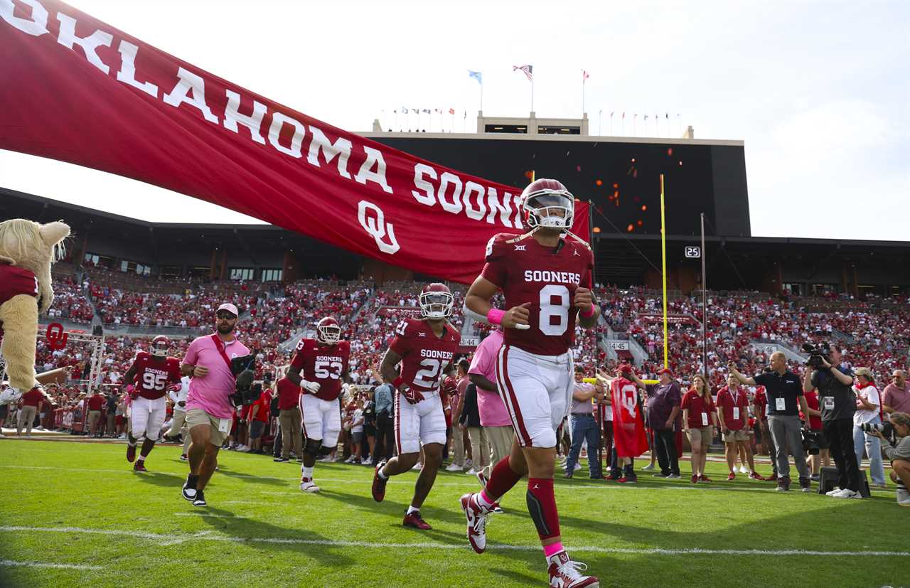 Dillon Gabriel named finalist for Manning Award