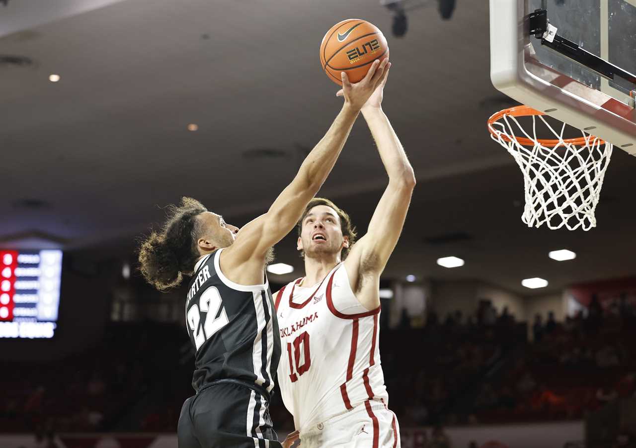 Best Photos from the Oklahoma Sooners 72-51 win over Providence