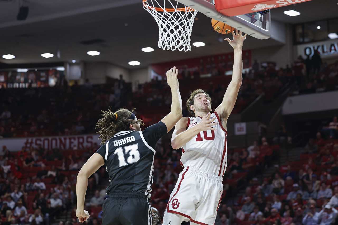 Best Photos from the Oklahoma Sooners 72-51 win over Providence