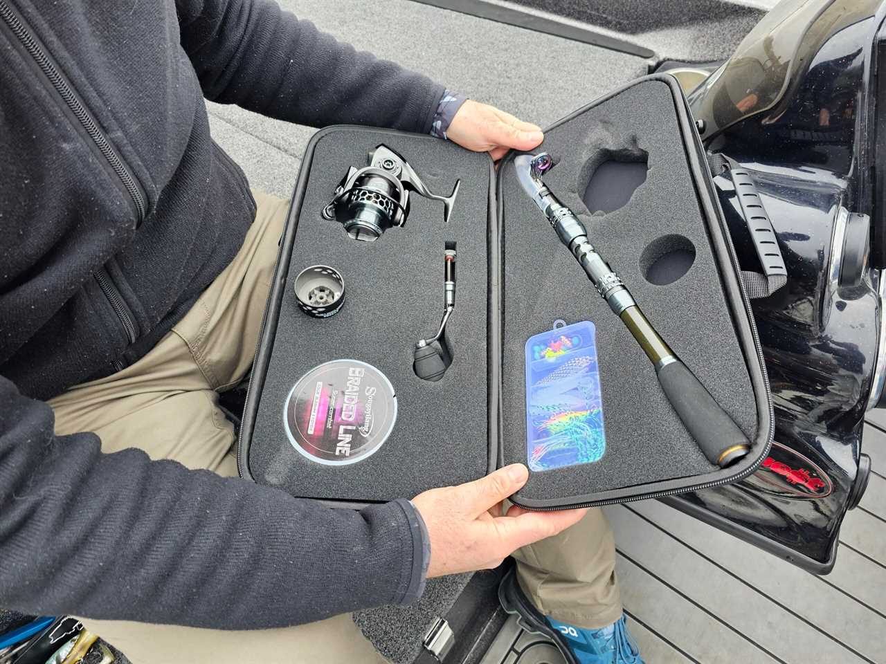 This telescopic rods comes with everything you need to fish.