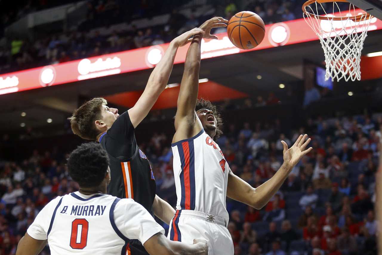 PHOTOS: Highlights from Florida basketball's loss at Ole Miss Rebels