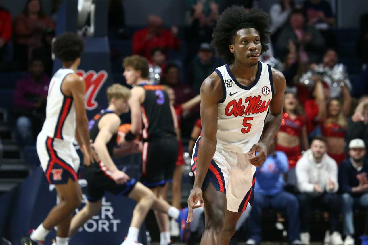 PHOTOS: Highlights from Florida basketball's loss at Ole Miss Rebels