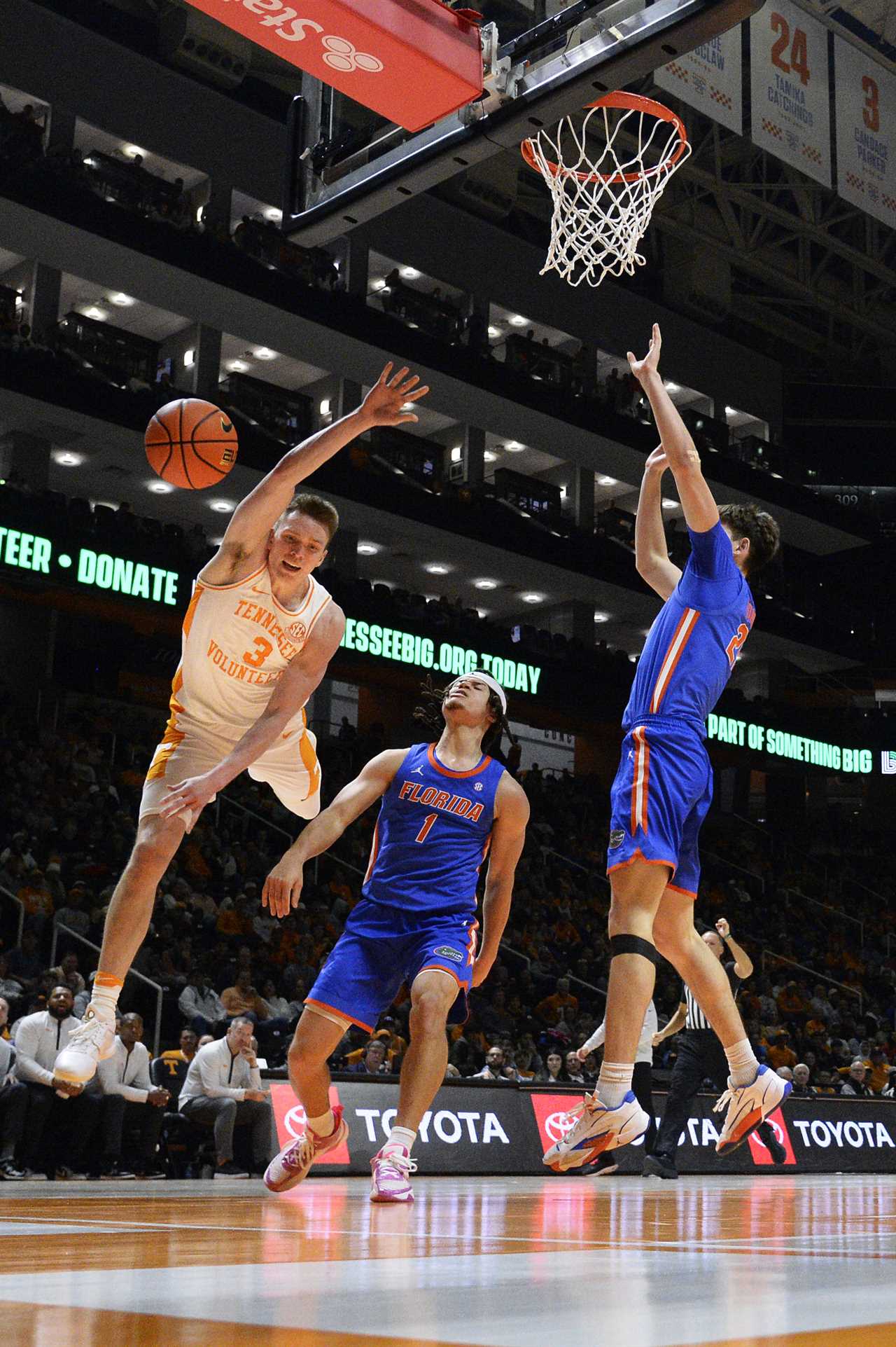 PHOTOS: Highlights from Florida basketball's loss at Tennessee