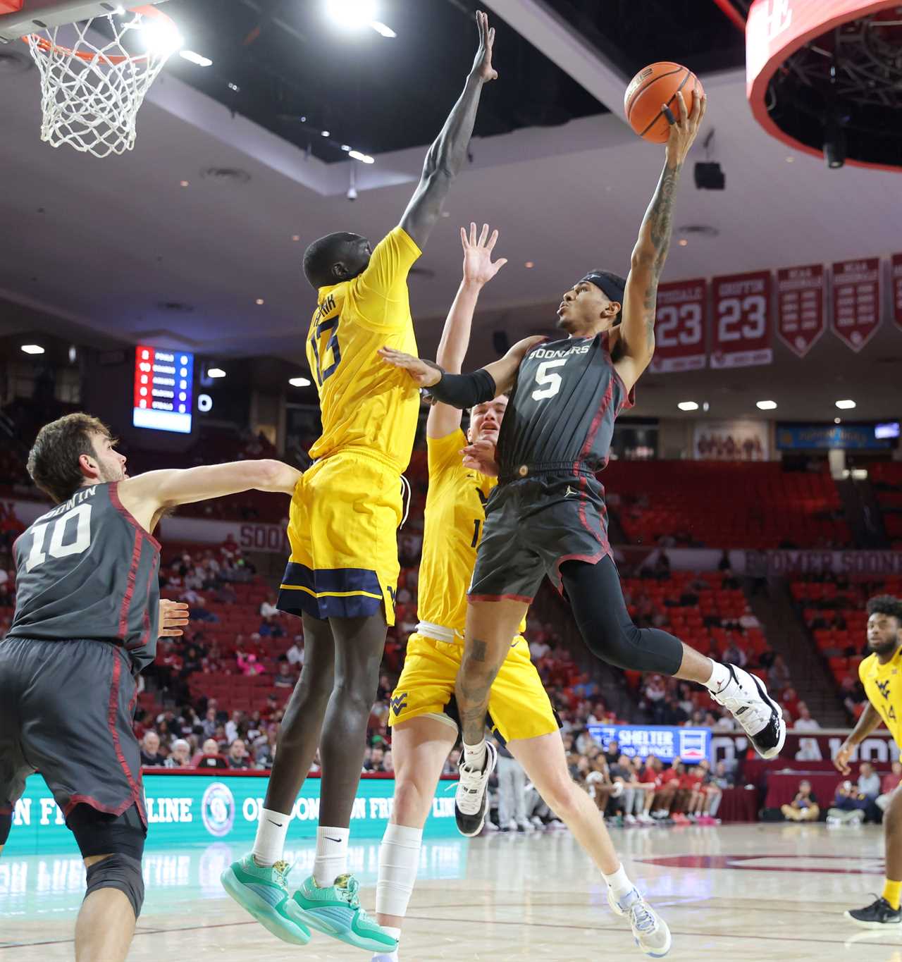 Best photos from the Oklahoma Sooners 77-63 win over West Virginia