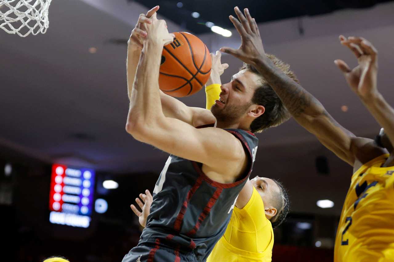 Best photos from the Oklahoma Sooners 77-63 win over West Virginia