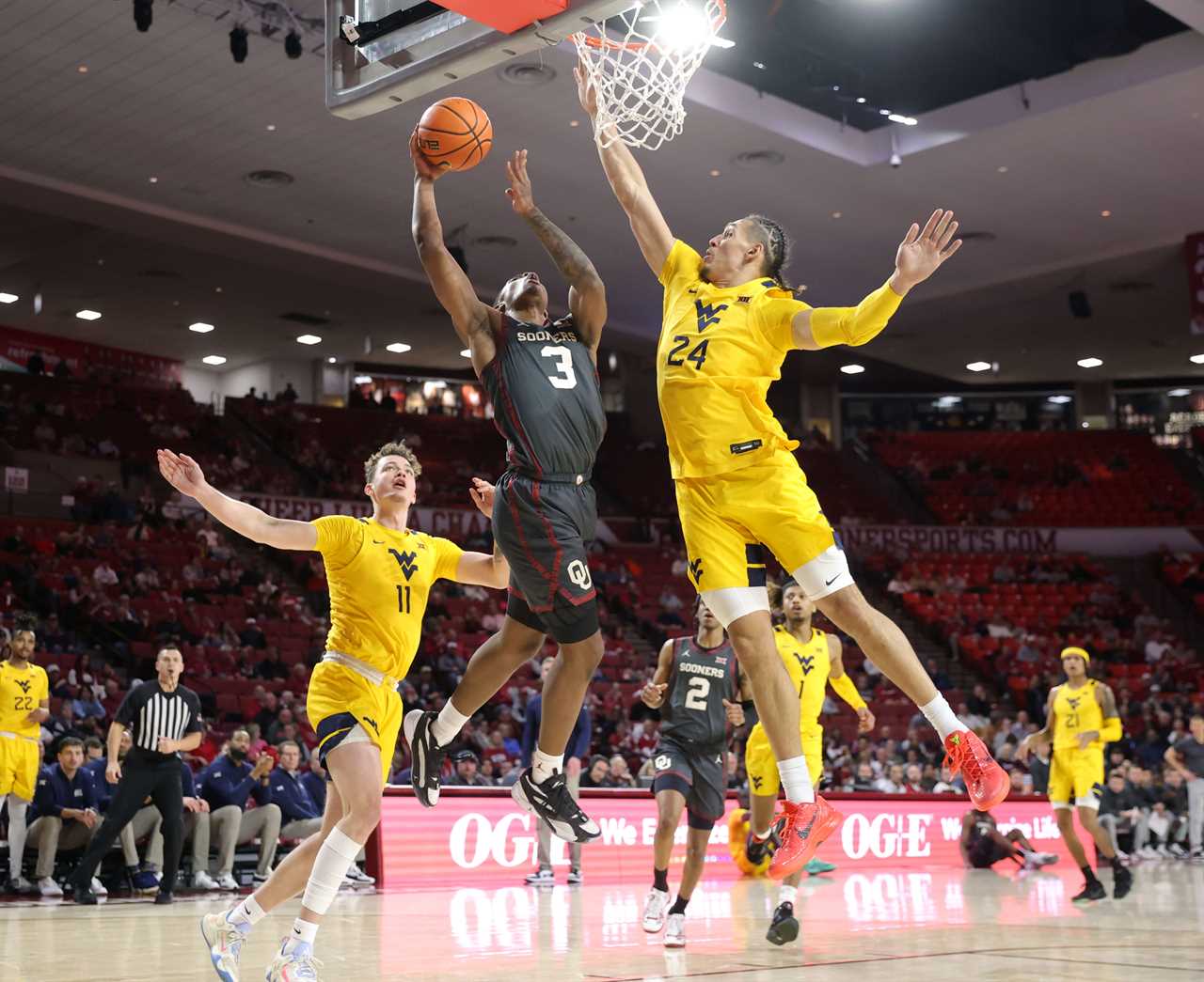 Best photos from the Oklahoma Sooners 77-63 win over West Virginia