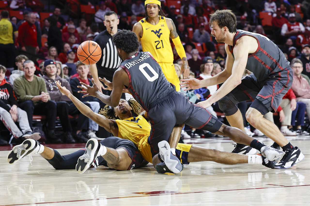 Best photos from the Oklahoma Sooners 77-63 win over West Virginia