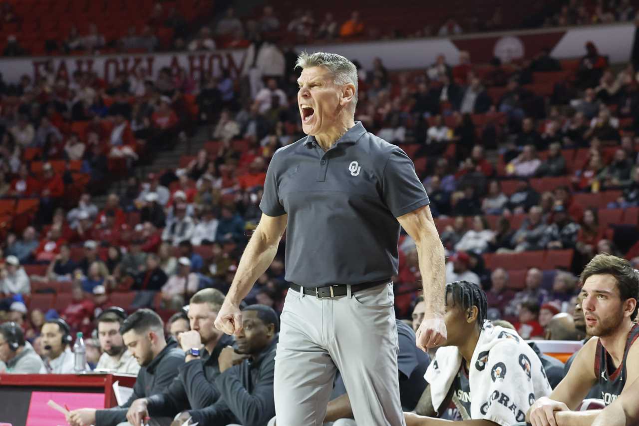 Best photos from the Oklahoma Sooners 77-63 win over West Virginia