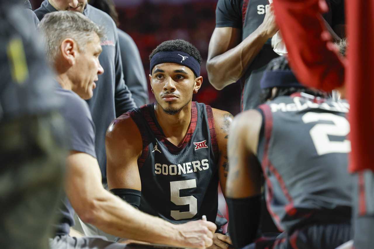 Best photos from the Oklahoma Sooners 77-63 win over West Virginia