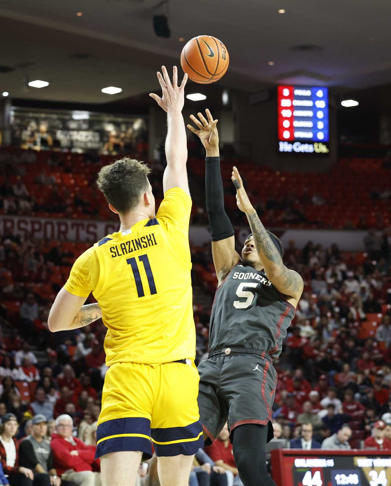 Best photos from the Oklahoma Sooners 77-63 win over West Virginia