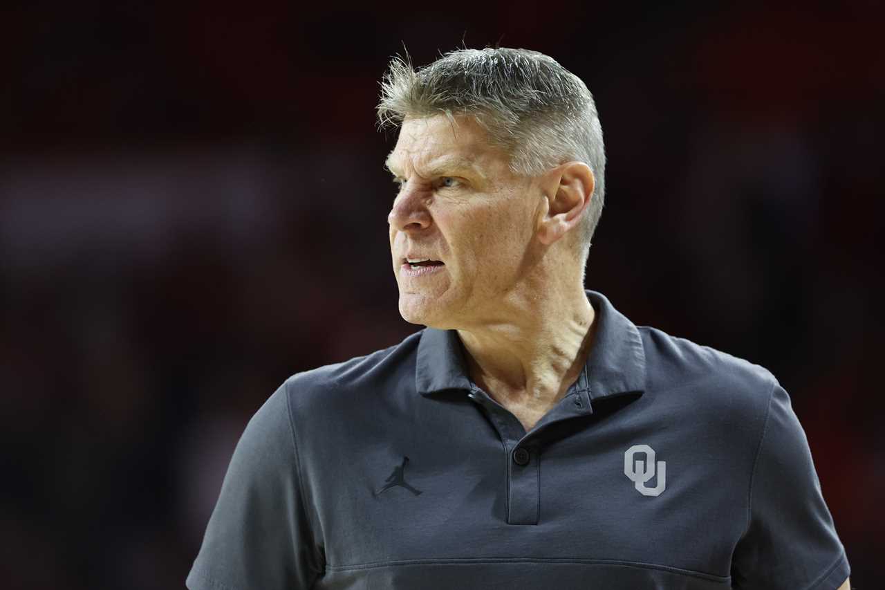Best photos from the Oklahoma Sooners 77-63 win over West Virginia