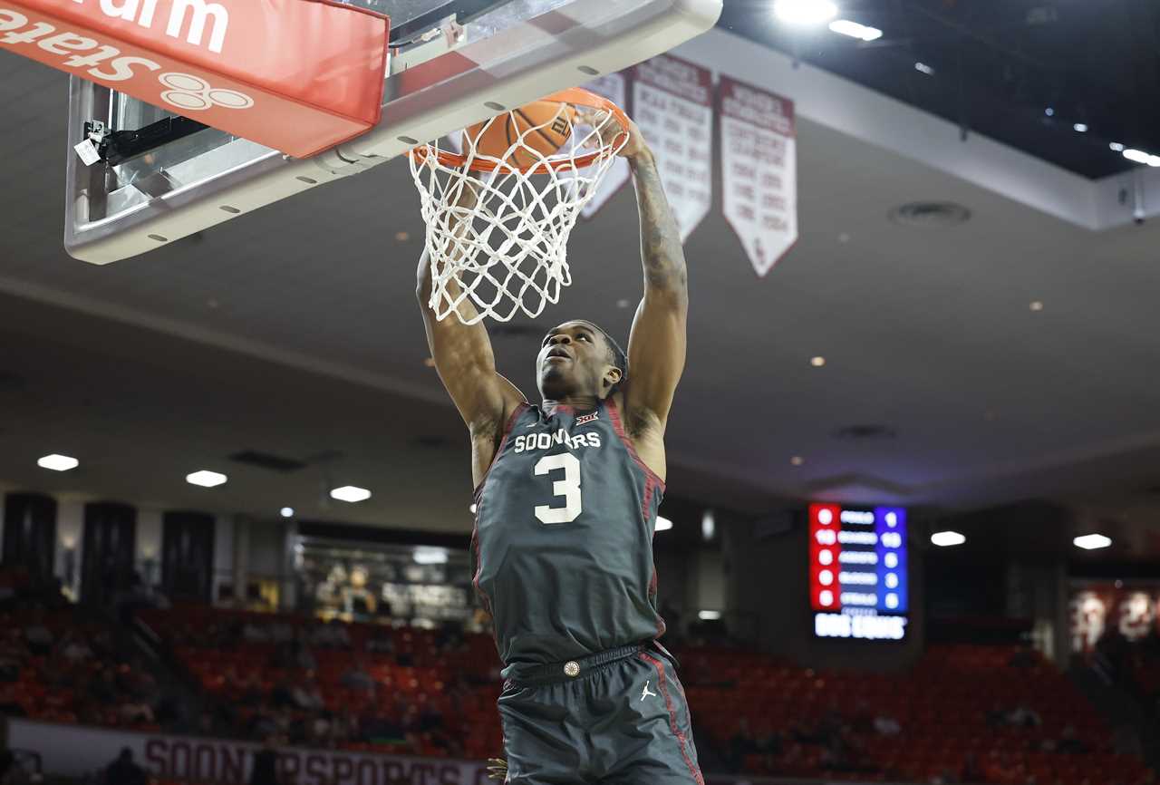 Best photos from the Oklahoma Sooners 77-63 win over West Virginia