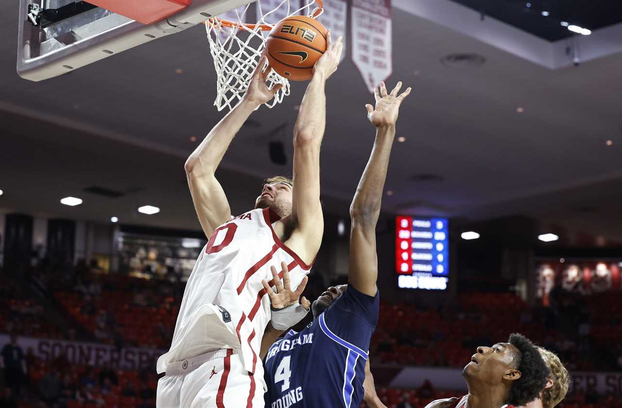 Best photos from Oklahoma's upset win over No. 19 BYU Cougars