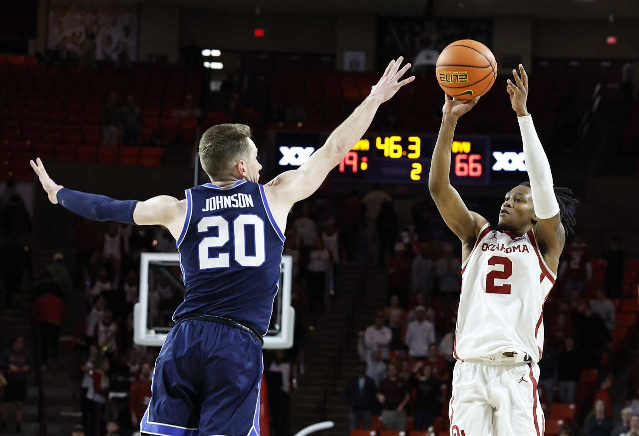 Best photos from Oklahoma's upset win over No. 19 BYU Cougars