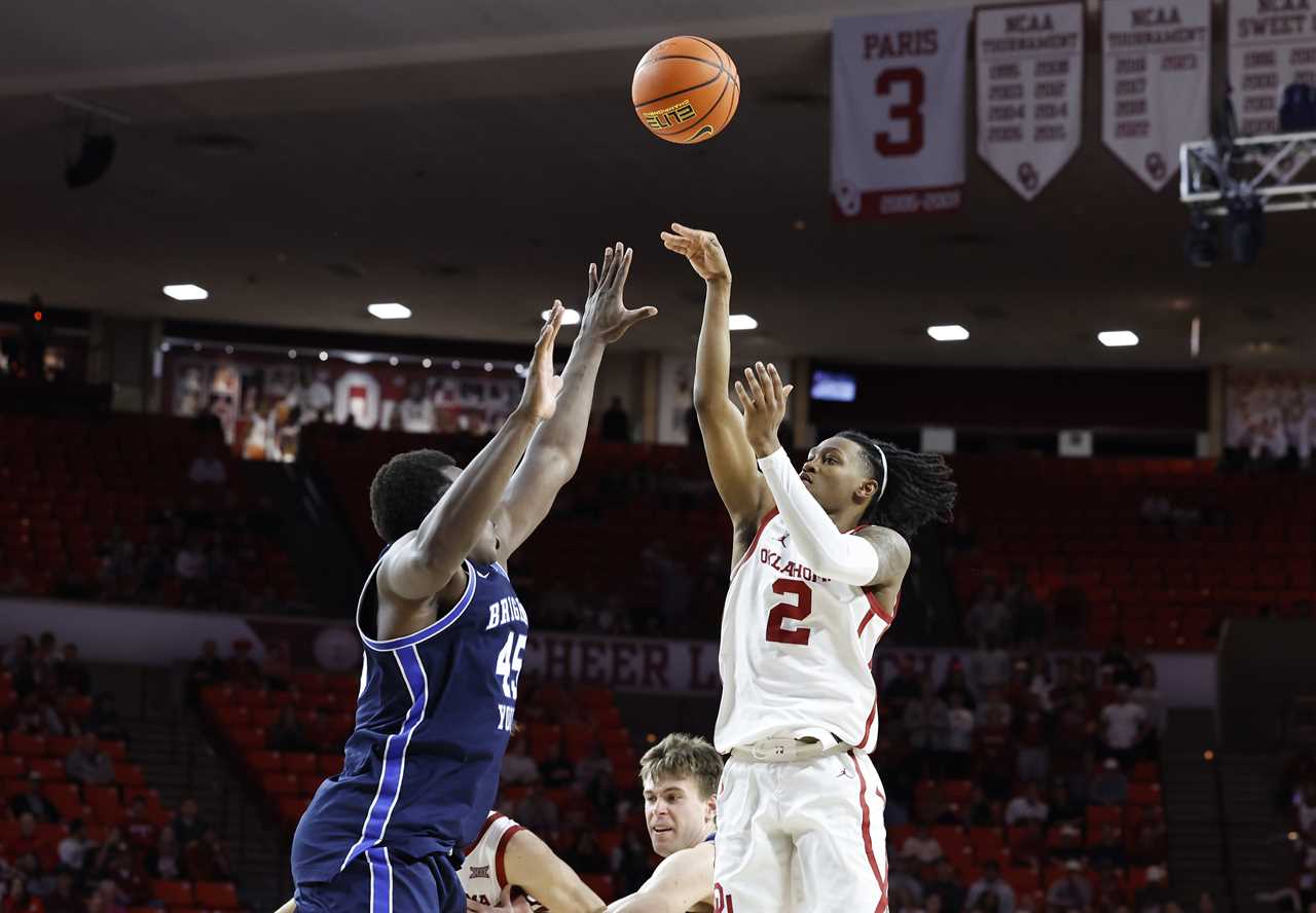 Best photos from Oklahoma's upset win over No. 19 BYU Cougars