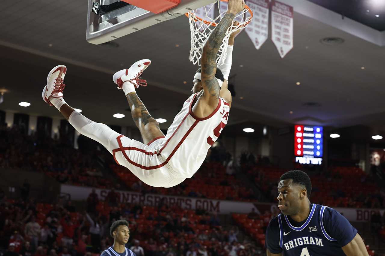 Best photos from Oklahoma's upset win over No. 19 BYU Cougars