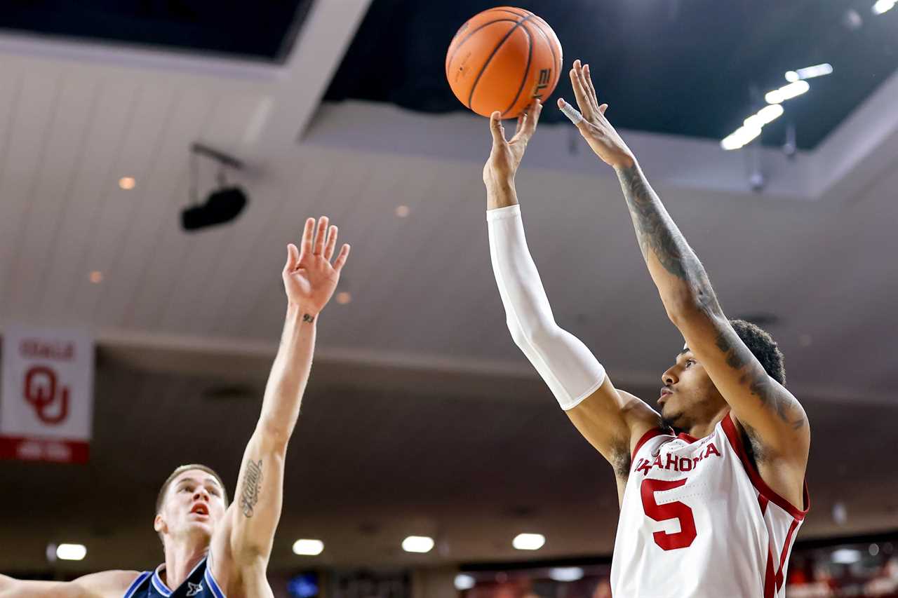 Best photos from Oklahoma's upset win over No. 19 BYU Cougars