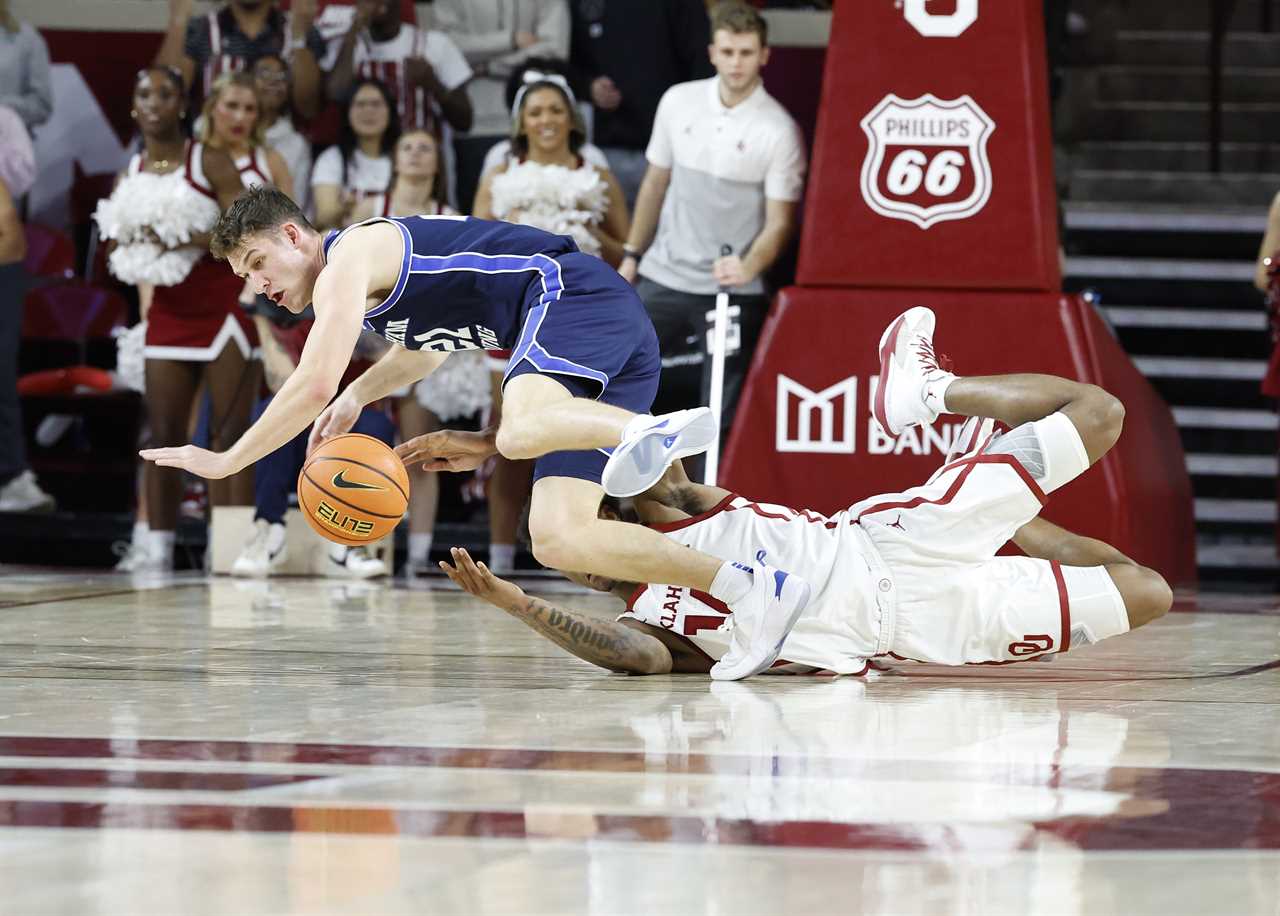 Best photos from Oklahoma's upset win over No. 19 BYU Cougars