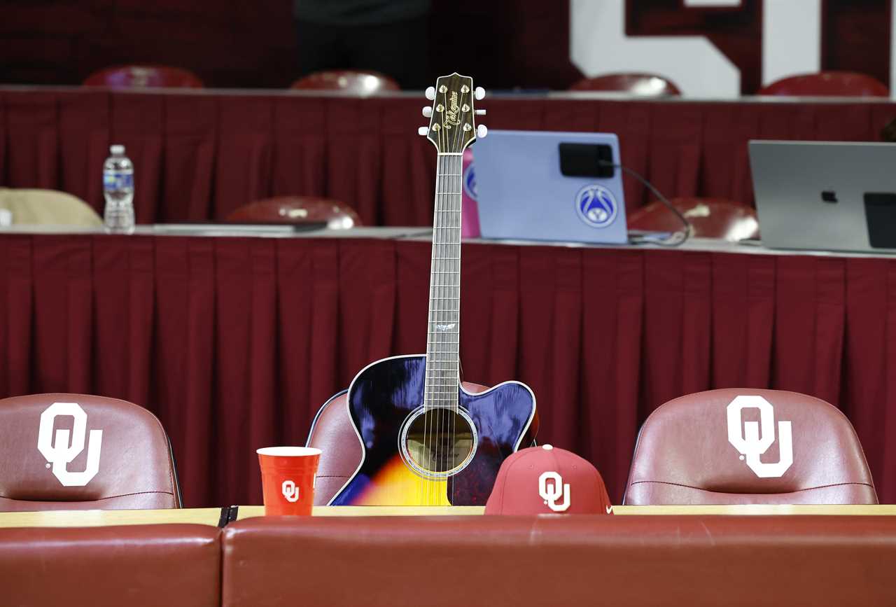 Best photos from Oklahoma's upset win over No. 19 BYU Cougars