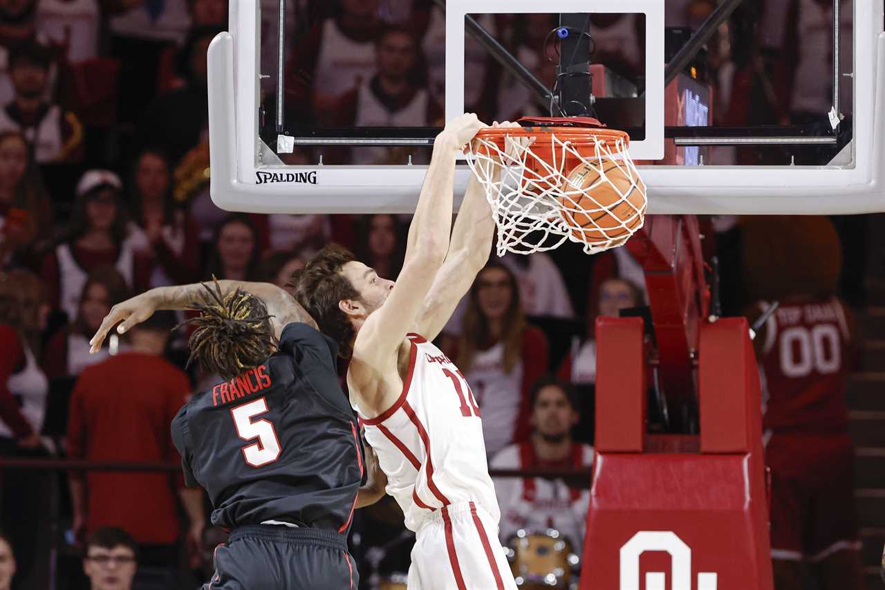 Best photos from the Oklahoma Sooners 87-85 to the No. 1 Houston Cougars