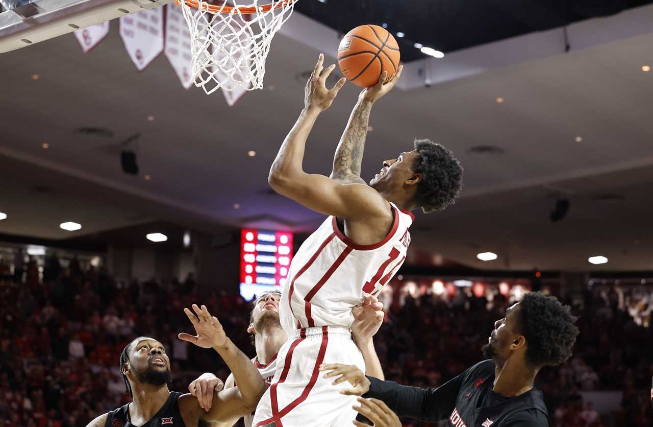 Best photos from the Oklahoma Sooners 87-85 to the No. 1 Houston Cougars