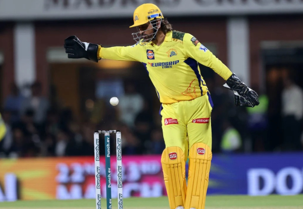 IPL 2024: Mahendra Singh Dhoni impresses with his glovework, flaunts reflexes against Royal Challengers Bengaluru 