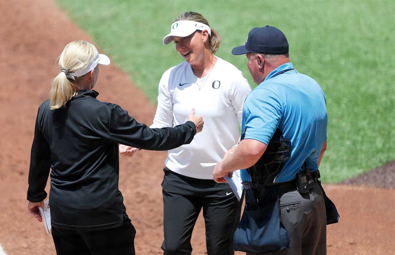 Best Photos from Oklahoma's 3-2 win over the Oregon Ducks to advance to Super Regionals