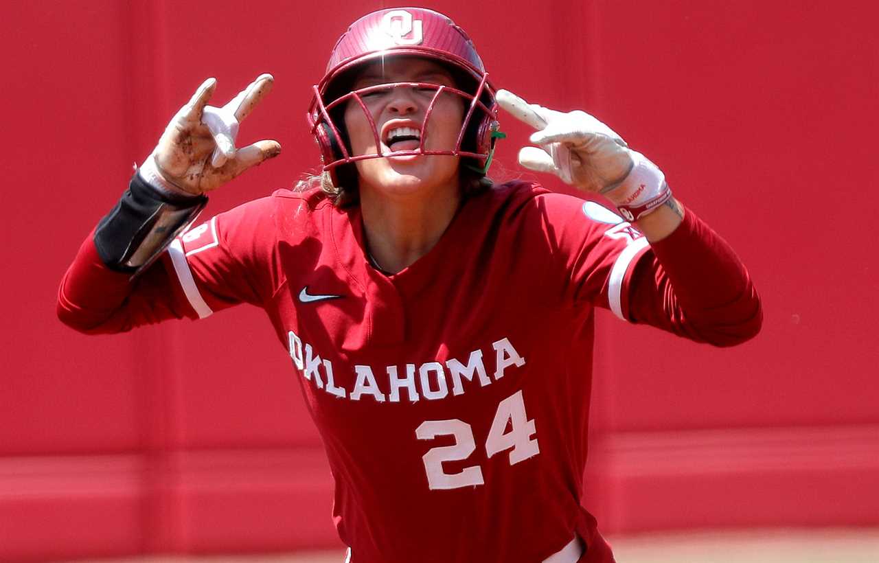 Best Photos from Oklahoma's 3-2 win over the Oregon Ducks to advance to Super Regionals