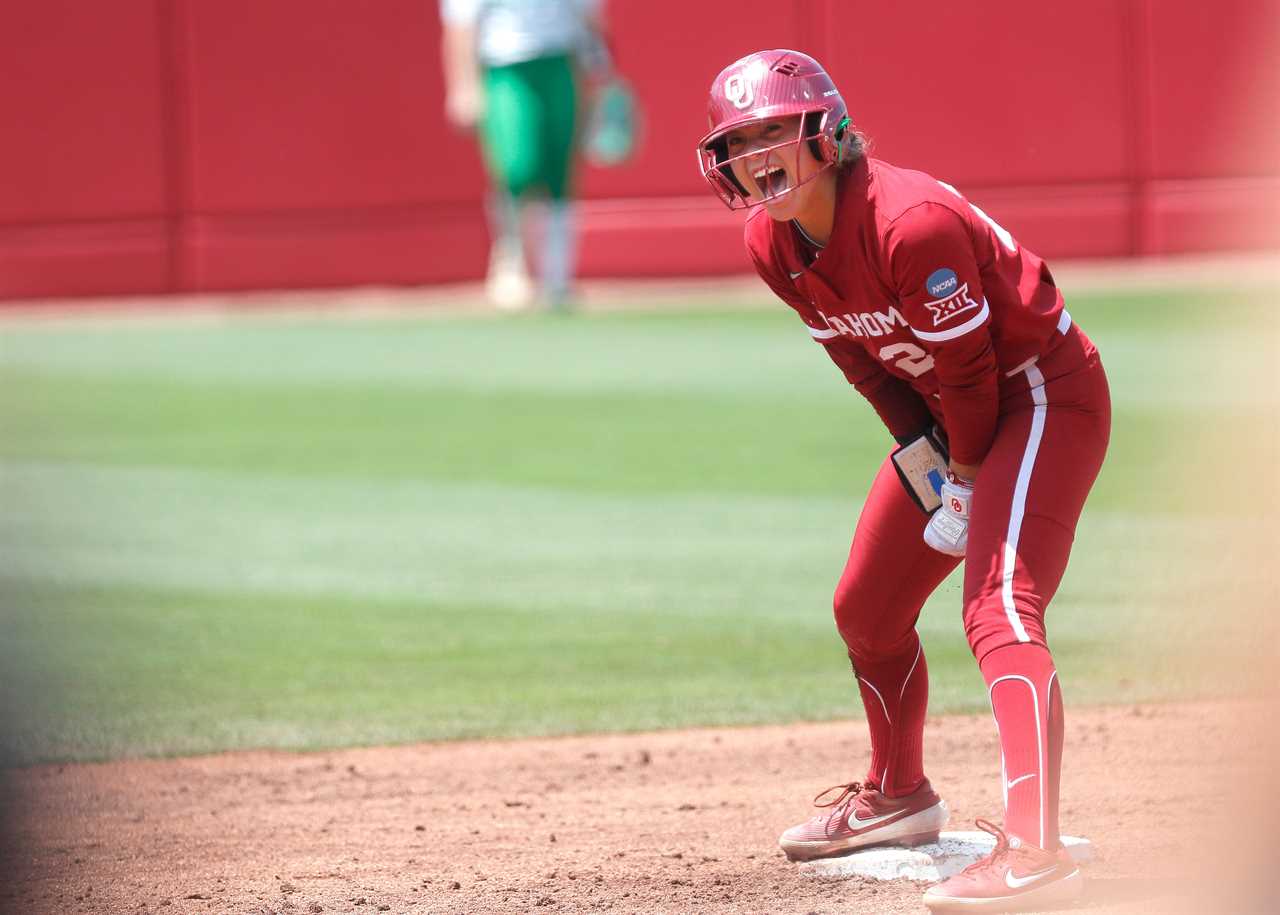 Best Photos from Oklahoma's 3-2 win over the Oregon Ducks to advance to Super Regionals