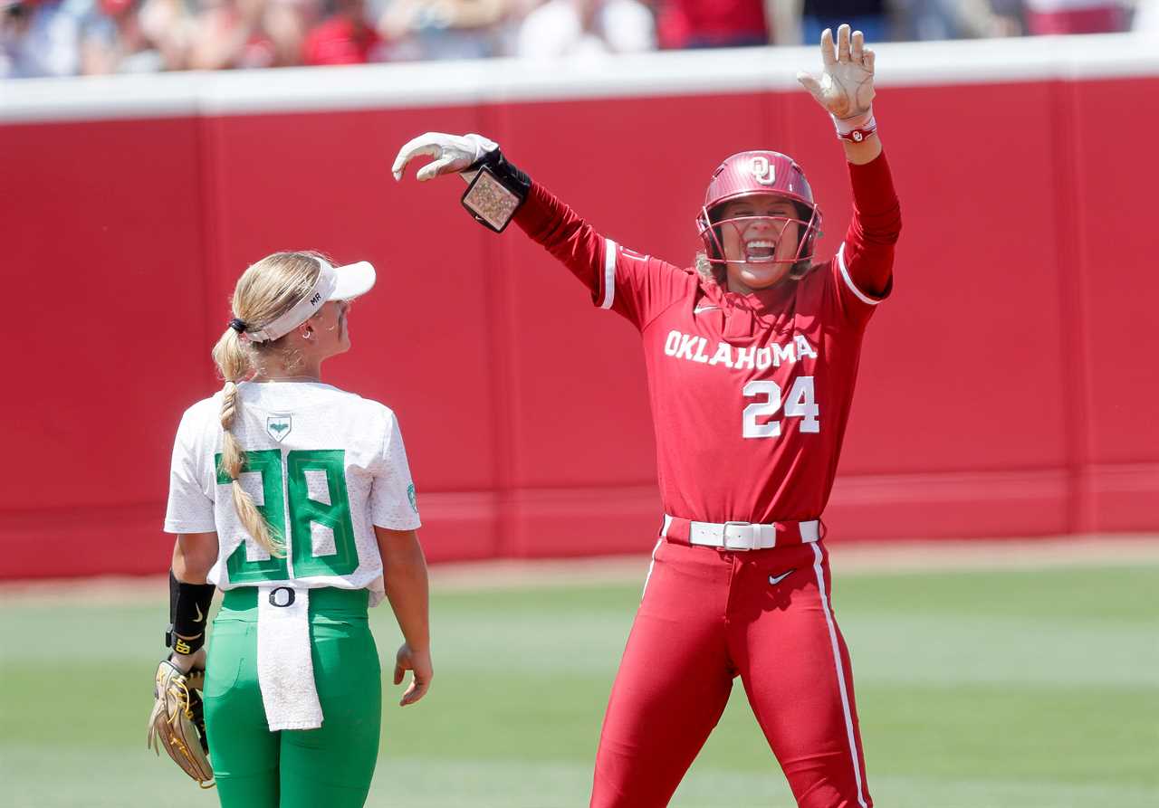 Best Photos from Oklahoma's 3-2 win over the Oregon Ducks to advance to Super Regionals