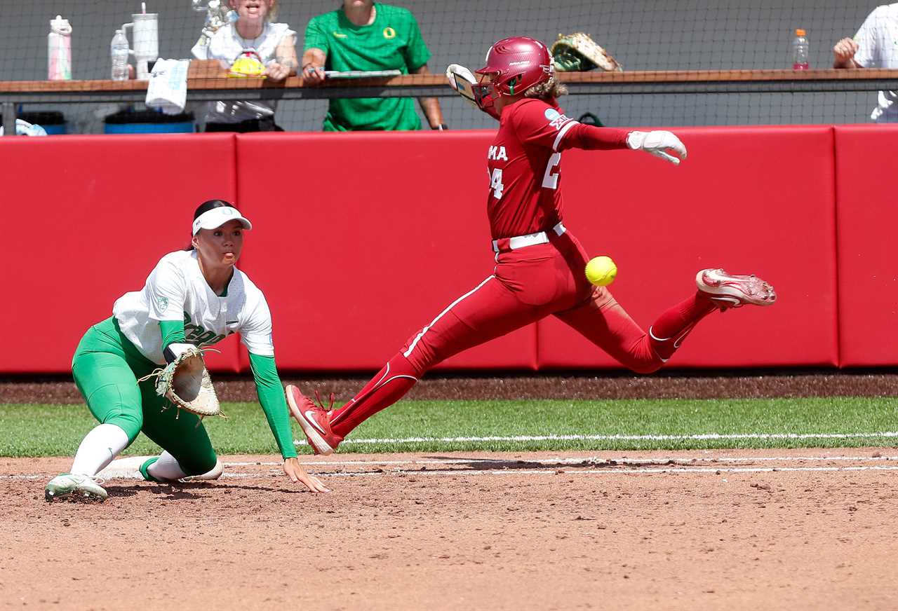 Best Photos from Oklahoma's 3-2 win over the Oregon Ducks to advance to Super Regionals