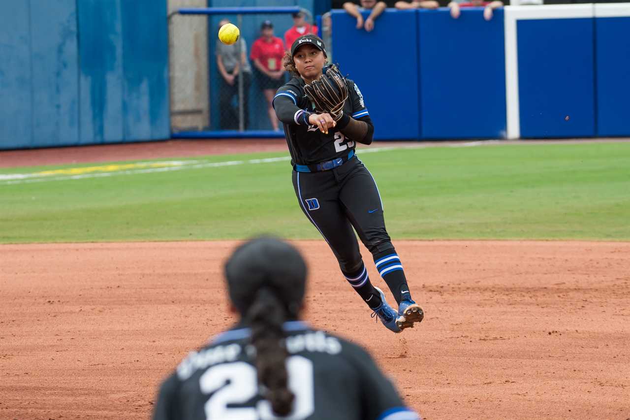 Best photos from the Oklahoma Sooners 9-1 WCWS win over Duke