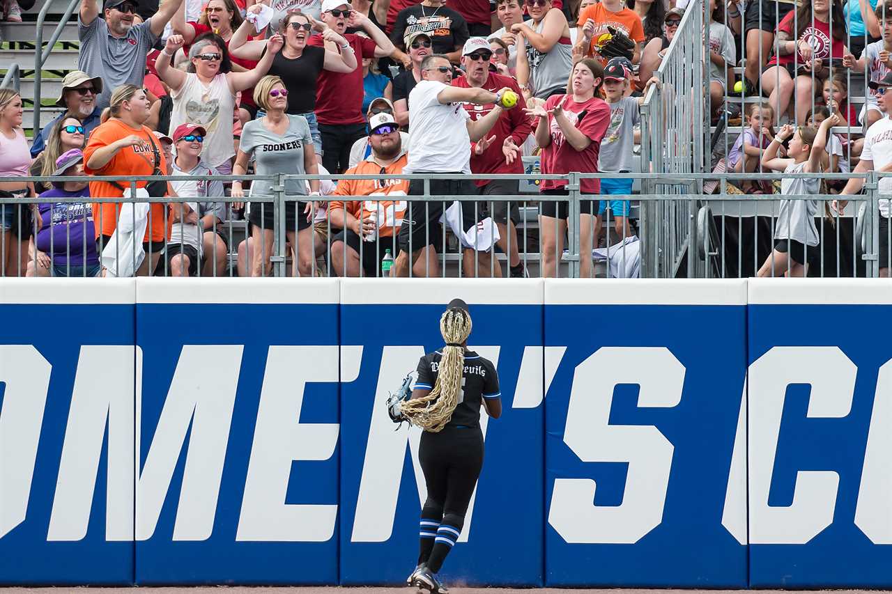 Best photos from the Oklahoma Sooners 9-1 WCWS win over Duke