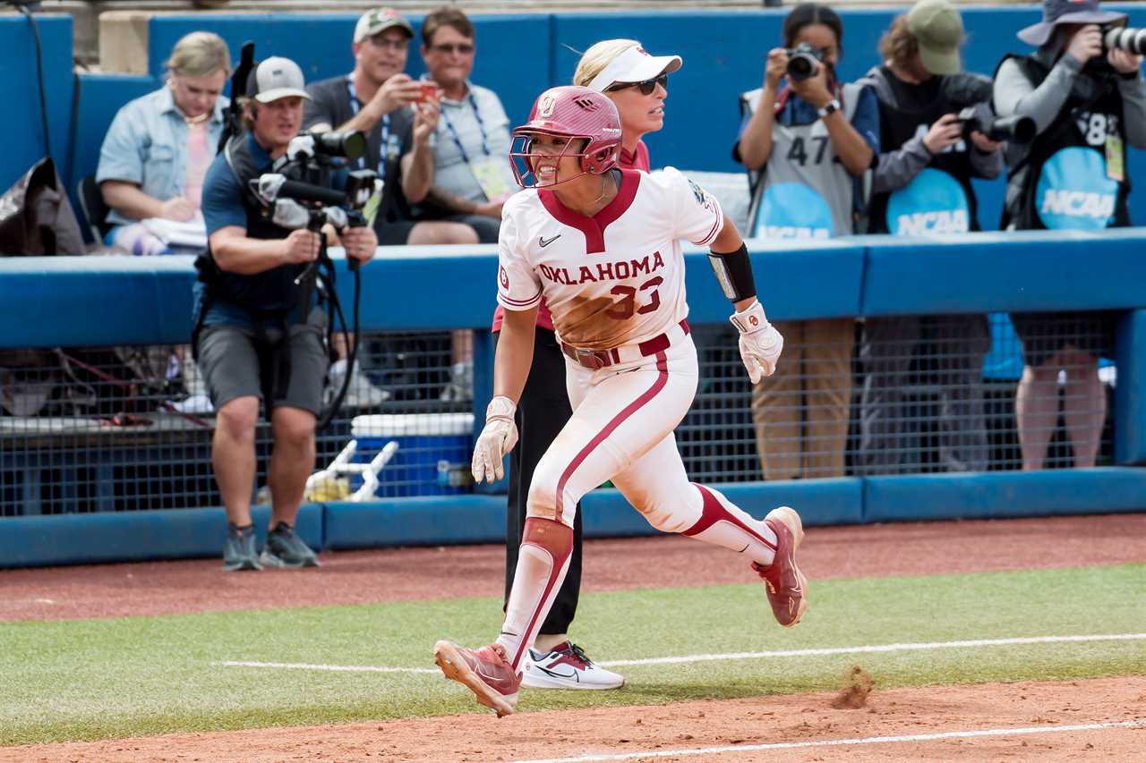 Best photos from the Oklahoma Sooners 9-1 WCWS win over Duke