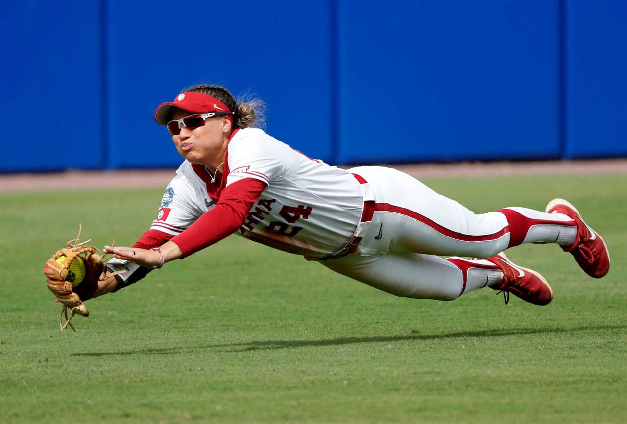 Best photos from the Oklahoma Sooners 9-1 WCWS win over Duke